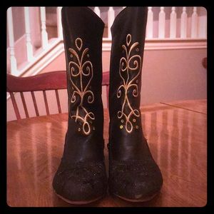 Princess Anna Boots sz 2/3
